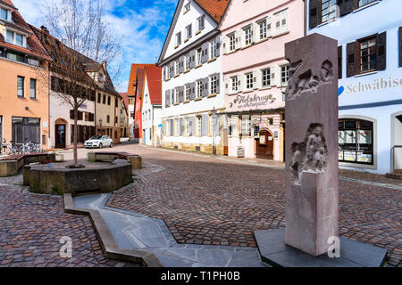 Rottenburg, Germania, 03/16/2019: Centro di Rottenburg con lapide per commemorare la storia ebraica in Rottenburg Foto Stock