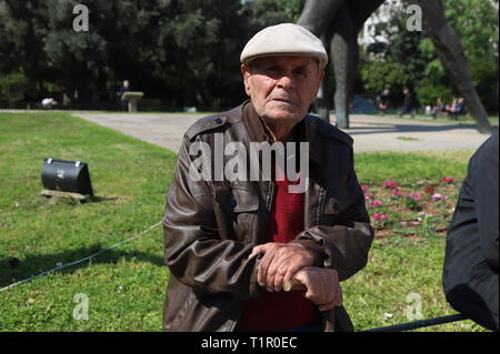 Atene, Grecia. 27 Mar, 2019. I pensionati nel rally di Atene e contro la politica di austerità del governo greco e tagli alle pensioni. Credito: George Panagakis/Pacific Press/Alamy Live News Foto Stock