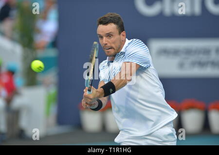 Giardini di Miami, Florida, Stati Uniti d'America. 27 Mar, 2019. Marzo, 27 - Miami giardini: Roberto Bautista Agut(ESP) in azione qui perde 67(1) 67(5) a John Isner(USA) al 2019 Miami aperto all'Hard Rock Stadium di Miami, FL.(Photo credit: Andrea, Patrono/Zuma Premere Newswire) Credito: Andrea, Patrono/ZUMA filo/Alamy Live News Foto Stock