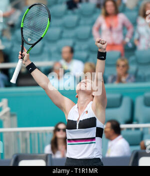 Miami, Florida, Stati Uniti d'America. 27 Mar, 2019. Simona Halep (ROU) sconfisse Qiang Wang (CHN) 6-4, 7-5, al Miami aprire suonata in Hard Rock Stadium di Miami, Florida. © Karla Kinne/Tennisclix 2010/CSM/Alamy Live News Foto Stock