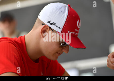 Sakhir, Bahrain. 28 Mar, 2019. 28.03.2019, il Circuito Internazionale del Bahrain, Sakhir, FORMULA 1 GULF AIR BAHRAIN GRAND PRIX 2019, foto di Formula 2 driver Mick Schumacher foto © nordphoto/Bratic | Utilizzo di credito in tutto il mondo: dpa/Alamy Live News Foto Stock