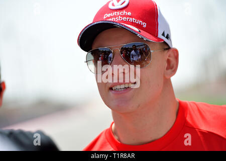Sakhir, Bahrain. 28 Mar, 2019. 28.03.2019, il Circuito Internazionale del Bahrain, Sakhir, FORMULA 1 GULF AIR BAHRAIN GRAND PRIX 2019, foto di Formula 2 driver Mick Schumacher foto © nordphoto/Bratic | Utilizzo di credito in tutto il mondo: dpa/Alamy Live News Foto Stock