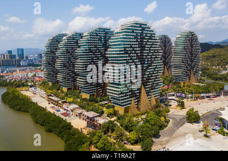 Sanya, Cina. 28 Mar, 2019. La bellezza di Corona Hotel Grand-Tree cercando come una foresta di Sanya, Cina del sud della provincia di Hainan. Bellezza Crown Hotel offre nove enorme albero-strutture simili, tenendo decine di camere di hotel. Credito: SIPA Asia/ZUMA filo/Alamy Live News Foto Stock