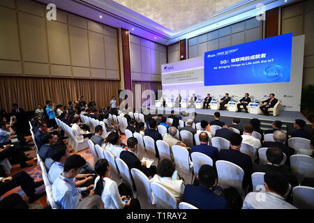Boao, cinese della provincia di Hainan. 28 Mar, 2019. Le persone che frequentano la sessione di '5G: portare le cose alla vita con la IoT' durante il Forum Boao per l Asia conferenza annuale a Boao, Cina del sud della provincia di Hainan, 28 marzo 2019. Credito: Guo Cheng/Xinhua/Alamy Live News Foto Stock