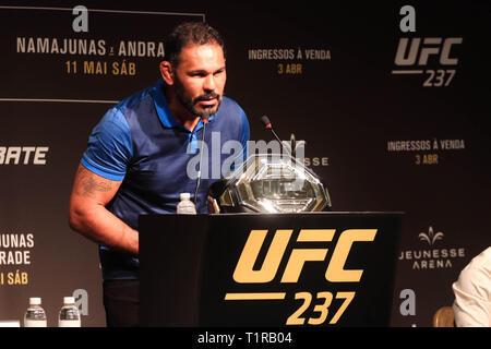 UFC 237: Namajunas X Andrade - Ex UFC Ambasciatore brasiliano Rodrigo Minotauro durante una conferenza stampa di apertura annuncio di UFC 237: Namajunas X Andrade, evento previsto per il mese di maggio 11 a Jeunesse Arena di Rio de Janeiro. Foto: Jotta de Mattos / AGIF Foto Stock