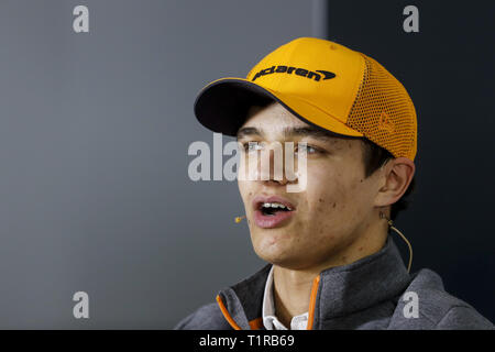 Sakhir, Bahrain. 28 Mar, 2019. LANDO NORRIS della McLaren F1 Team durante la conferenza stampa del 2019 FIA Formula 1 Gran Premio del Bahrain al Circuito Internazionale del Bahrain sul circuito di Sakhir. Credito: James Gasperotti/ZUMA filo/Alamy Live News Foto Stock