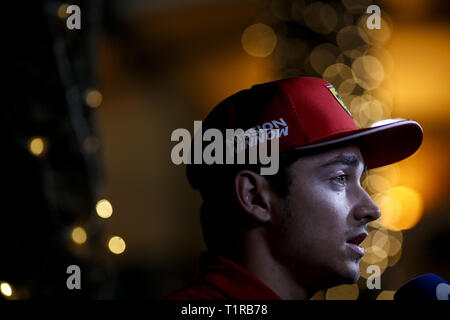 Sakhir, Bahrain. 28 Mar, 2019. CHARLES LECLERC della Scuderia Ferrari missione vagli durante i preparativi del 2019 FIA Formula 1 Gran Premio del Bahrain al Circuito Internazionale del Bahrain sul circuito di Sakhir. Credito: James Gasperotti/ZUMA filo/Alamy Live News Foto Stock
