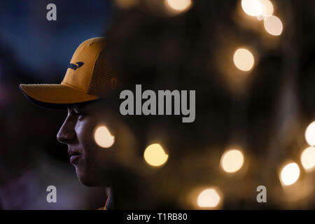 Sakhir, Bahrain. 28 Mar, 2019. LANDO NORRIS della McLaren F1 Team durante i preparativi del 2019 FIA Formula 1 Gran Premio del Bahrain al Circuito Internazionale del Bahrain sul circuito di Sakhir. Credito: James Gasperotti/ZUMA filo/Alamy Live News Foto Stock