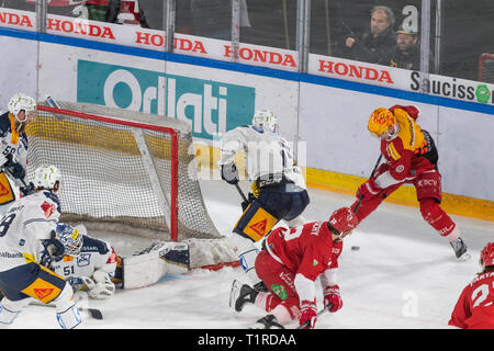 Losanna, Svizzera. 28 marzo, 2019. LNA svizzera di hockey su ghiaccio HC LOSANNA VS EV ZUG - Lausanne Hc Vs RV Zug a Vaudoise Arena, Losanna (Playoff, semi-finale atto II), 28-03-2019. Credito: Eric Dubost/Alamy Live News Foto Stock