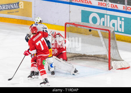 Losanna, Svizzera. 28 marzo, 2019. LNA svizzera di hockey su ghiaccio HC LOSANNA VS EV ZUG - Lausanne Hc Vs RV Zug a Vaudoise Arena, Losanna (Playoff, semi-finale atto II), 28-03-2019. Credito: Eric Dubost/Alamy Live News Foto Stock