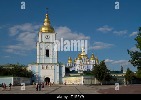 La splendida San Michele Golden-Domed del monastero di Kiev, in Ucraina. Foto Stock