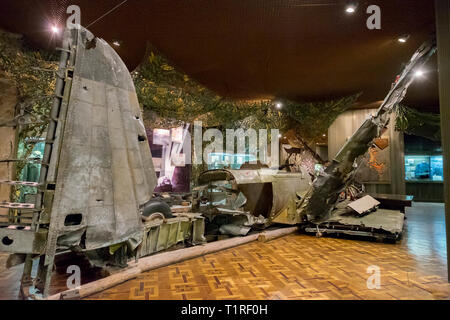 Il Museo Nazionale della Storia dell'Ucraina nella Seconda Guerra Mondiale. Piano relitto sul display. Foto Stock