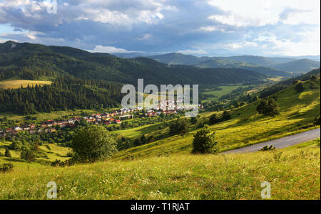 Bellissimo paesaggio estivo in montagna - Pieniny / Tatra, Slovacchia Foto Stock