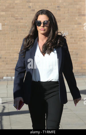 Katie Price arriva a Bexley Magistrates Court offre: Katie Price dove: Bexley, Regno Unito quando: 25 Feb 2019 Credit: WENN.com Foto Stock