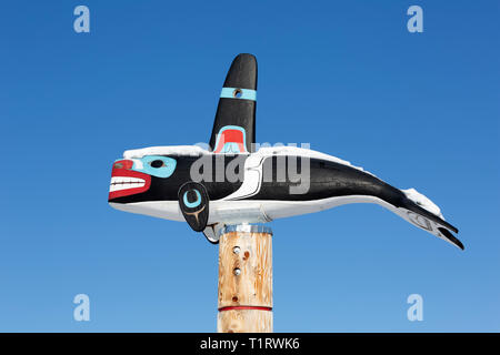 Killer Whale Totem a Carcross Commons, Yukon, Canada Foto Stock