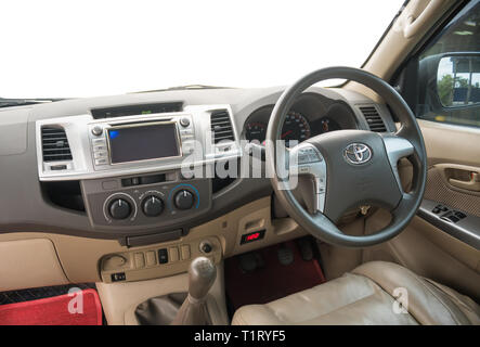 Toyota Vigo Champ 3000 Turbo interni auto Console e volante. Toyota Vigo Champ 3000 Turbo interni auto Console e volante aria Foto Stock