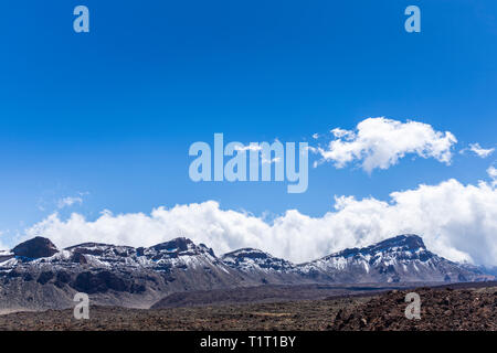 Coperte di neve montagna Guajara sul lato sud-est del perimetro del Las Canadas del Teide national park, Tenerife, Isole Canarie, Spagna Foto Stock