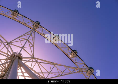 Stella di Melbourne Observation Wheel retroilluminazione con Sun Foto Stock