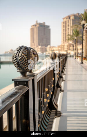 DOHA, Qatar - 06 settembre 2013: vista Marina di Porto saudita, La Perla, in Qatar Foto Stock