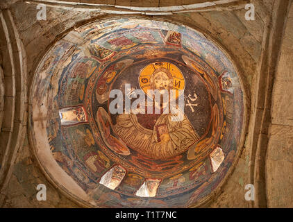 Foto & Immagine di un Cristo Pantocrator affresco sulla inteior della cupola, Samtavisi Cattedrale Ortodossa Georgiana, secolo XVII, Shida Karti regione, Foto Stock