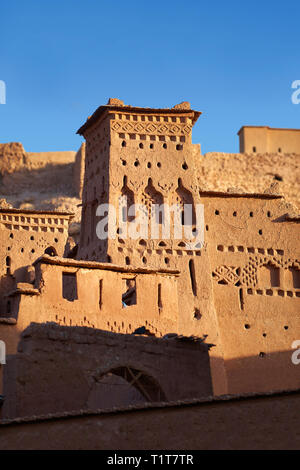 Edifici Adobe del Ksar berbero o villaggio fortificato di Ait Benhaddou, Sous-Massa Dra-Marocco Foto Stock