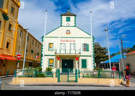 Il Palazzo di Giustizia in una nave da crociera di destinazione nei Caraibi Philipsburg è la città principale e capitale del paese di Saint Sint Maarten. La città mi Foto Stock