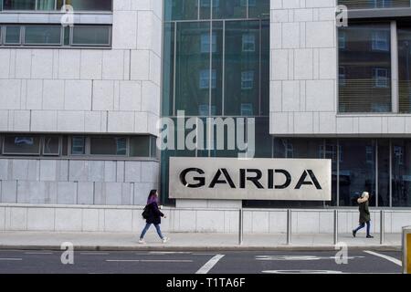 La parte esterna del nuovo quartier generale di divisione di un garda Siochana in Kevin Street Dublin. Costruito con un costo di 28 milioni di euro è stato inaugurato nel 2018. Foto Stock