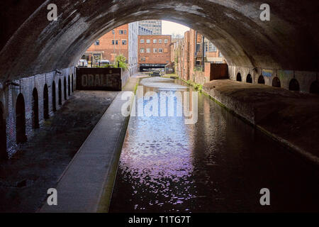 Tunnel vicino Livery Street sui canali di Birmingham Foto Stock