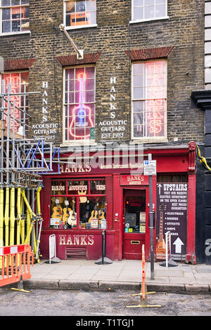 Hanks famoso negozio di chitarra in tin pan alley, Denmark Street, Londra Foto Stock