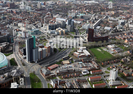 Vista aerea fino a58 Clay Pit Lane in Leeds City Centre Foto Stock