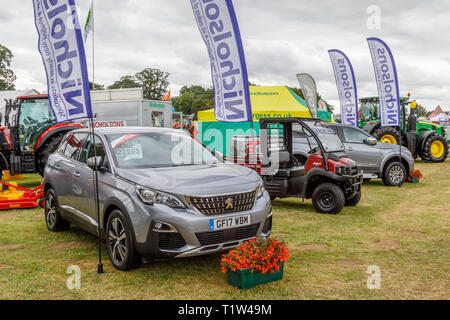 Nicholsons e Ben Burgess stand commerciali a 2018 Aylsham spettacolo agricolo, Norfolk, Regno Unito. Foto Stock