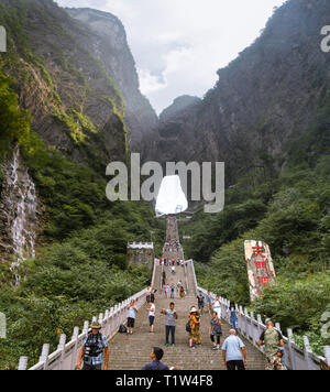 Le scale fino sulla montagna Tianmen in Zhangjiajie, Hunan, Cina Foto Stock