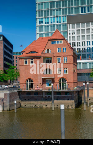 Altes Zollhaus, Spiegel-Verlag, Ericusspitze, Hafencity di Amburgo, Deutschland Foto Stock