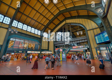 Wandelhalle, Hauptbahnhof, Amburgo, Deutschland Foto Stock