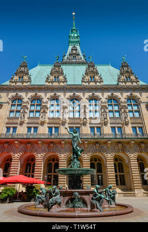 Hygieia-Brunnen, Innenhof, Rathaus, Rathausmarkt, Amburgo, Deutschland Foto Stock