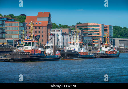 Schleppschiffe, Neue Schlepperbruecke, Neumuehlen, Amburgo, Deutschland, Neue Schlepperbrücke, Neumühlen Foto Stock