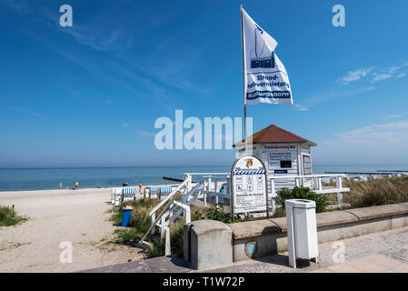 Spiaggia noleggio di sedie, lungomare, Kuehlungsborn, Mar Baltico, Meclemburgo-Pomerania, Germania Foto Stock