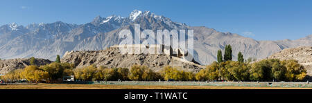 Panorama di pietra forte al Tashgurkan (Karakoram Highway, provincia dello Xinjiang, Cina) Foto Stock