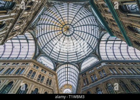 Napoli, Italia - 05 November, 2018 - Galleria Umberto I, un pubblico galleria per lo shopping a Napoli e i suoi interni Foto Stock