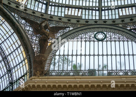 Napoli, Italia - 05 November, 2018 - Galleria Umberto I, un pubblico galleria per lo shopping a Napoli e i suoi interni Foto Stock