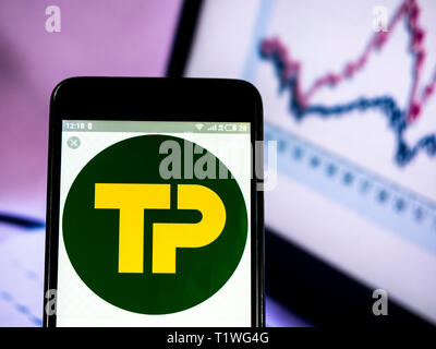 In questa foto illustrazione un Travis perkins plc logo che si vede visualizzato su un telefono intelligente. Foto Stock