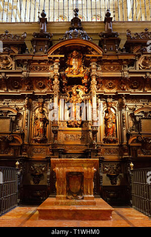 Cattedrale di Malaga coro - ornati sculture medievali in coro, Catedral de Malaga città vecchia, Andalusia Spagna Foto Stock