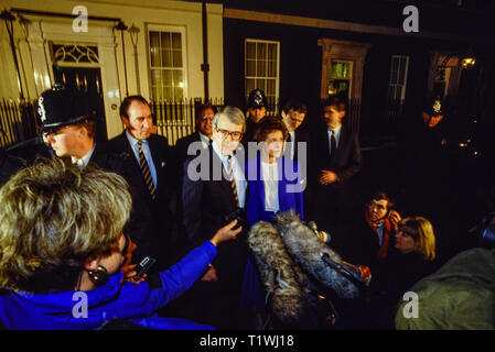 Foto: © Simon Grosset. Londra, UK, 27 novembre 1990. Giovanni principali indirizzi della stampa al di fuori 10 Downing Street dopo essere stato eletto come leader del Foto Stock