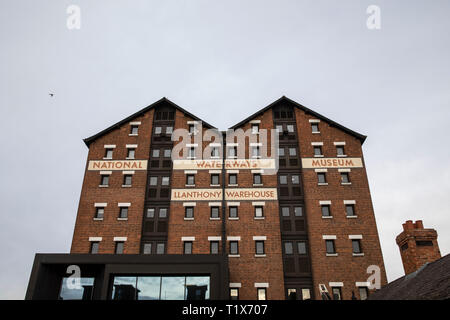 Una vista generale al di fuori della National Waterways Museum di Llanthony magazzino a Gloucester Docks, Gloucester, England, Regno Unito, marzo 2019. Foto Stock