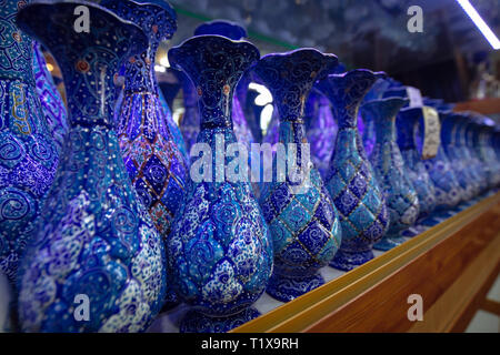 Vasi Traditioanl a Naqsh-e JAHAN bazaar di Isfahan, Iran. Foto Stock