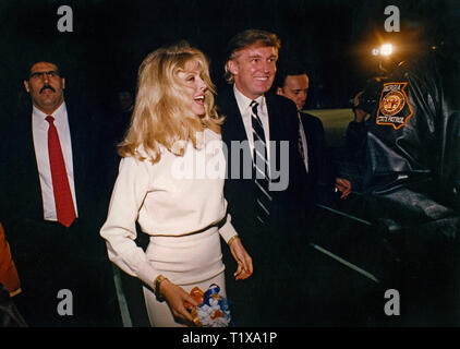 Donald Trump con ex moglie Marla Aceri frequentando un homecoming celebrazione presso il suo ex di alta scuola in Georgia Foto Stock