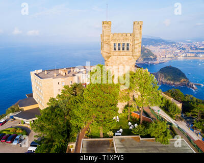 Monte Igueldo Tower, Viewpoint e parco divertimenti sul Monte Igueldo mountain in San Sebastian o Donostia città in Spagna Foto Stock