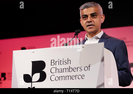 Sadie Khan, sindaco di Londra è visto parlare durante la conferenza annuale. Le camere di commercio britanniche conferenza annuale riunisce la camera del Regno Unito rete compresi i responsabili del processo decisionale aziendale, i responsabili politici e le network camera che mira a sottolineare il ruolo positivo che le imprese che giocare per stabilizzare l'economia britannica in un tempo di Brexit, incertezza e cambiamento. Foto Stock