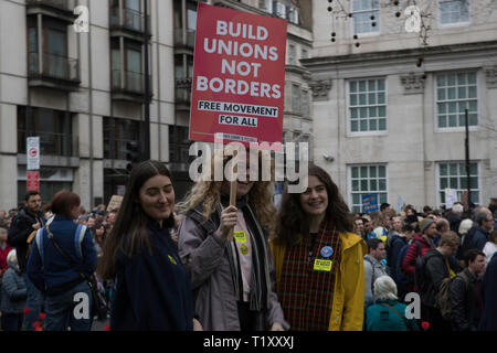 LONDON, Regno Unito - 23 Marzo 2019: Brexit London Marzo 2019. 1 milioni di manifestanti marzo il Parlamento chiede il pubblico venga dato un ultima parola su Brexit Foto Stock