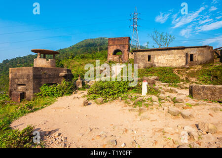 Gli edifici di vecchia costruzione presso l' Hai Van Quan passano in Danang city in Vietnam Foto Stock